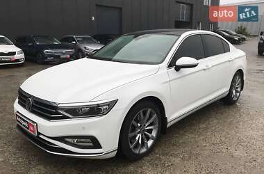 Седан Volkswagen Passat 2020 в Львове