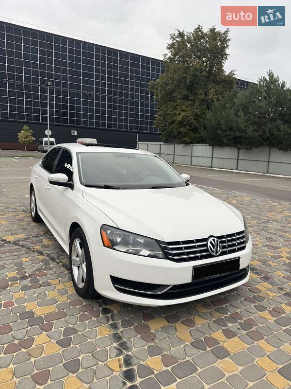 Седан Volkswagen Passat 2012 в Луцке