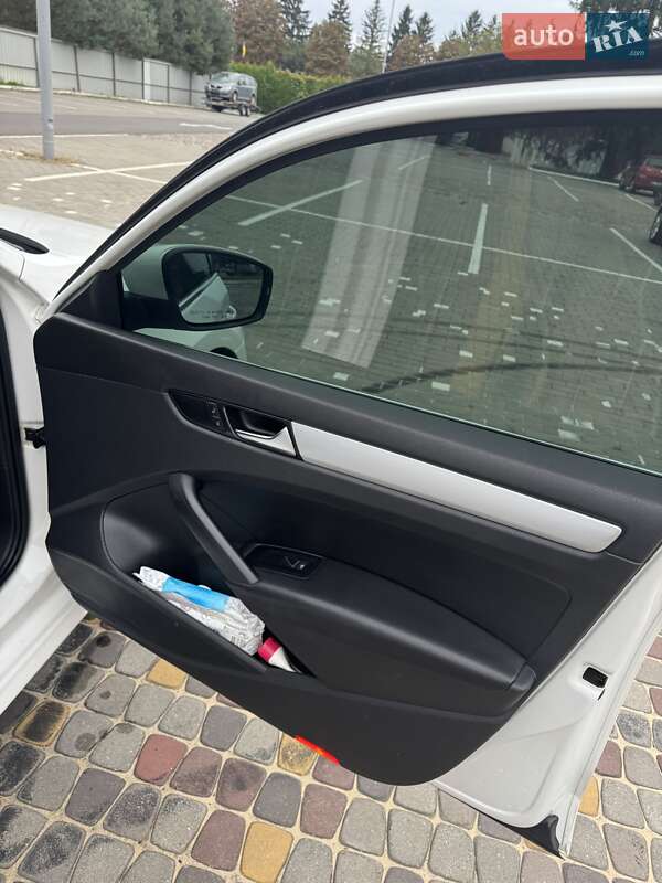 Седан Volkswagen Passat 2012 в Луцке