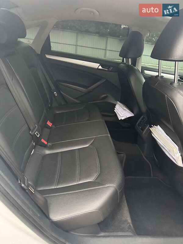 Седан Volkswagen Passat 2012 в Луцке
