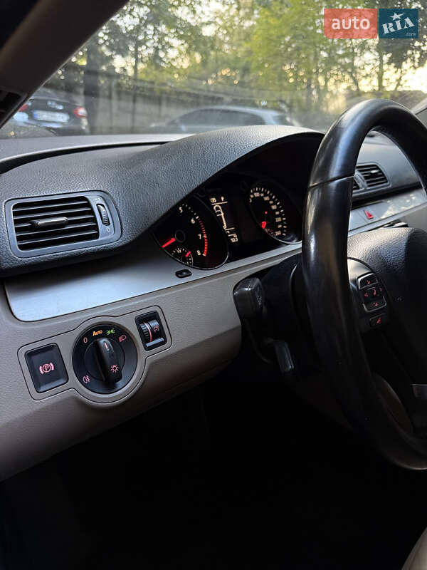 Універсал Volkswagen Passat 2009 в Львові