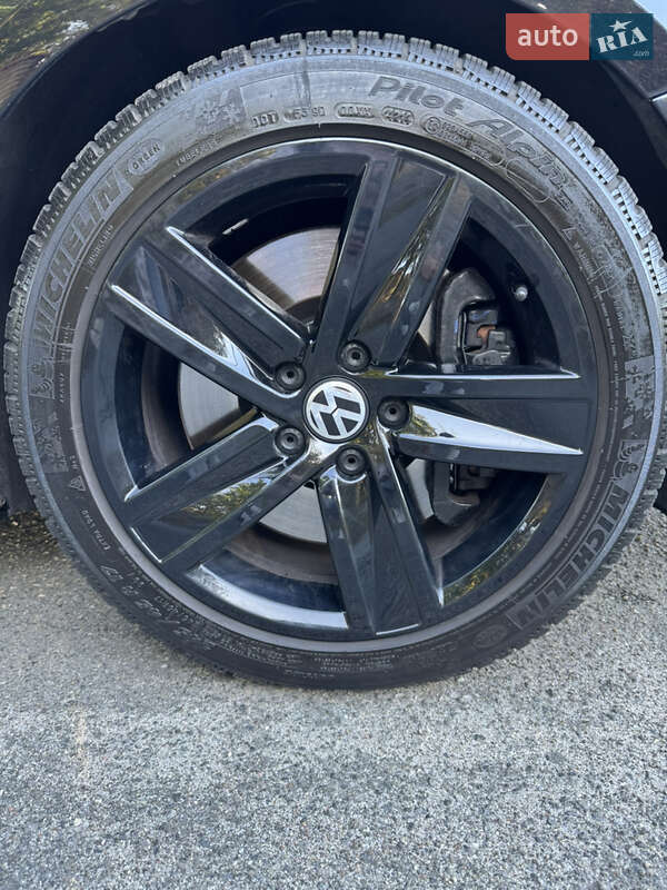 Универсал Volkswagen Passat 2014 в Киеве