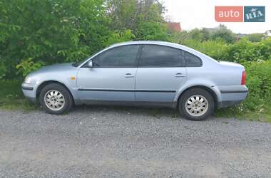 Седан Volkswagen Passat 1997 в Сарнах