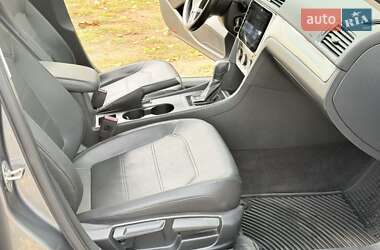 Седан Volkswagen Passat 2014 в 