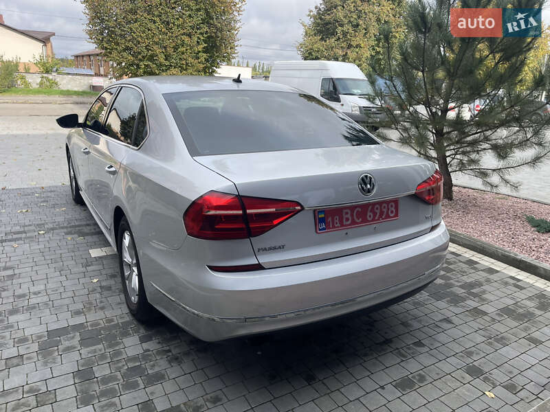 Седан Volkswagen Passat 2016 в Ровно