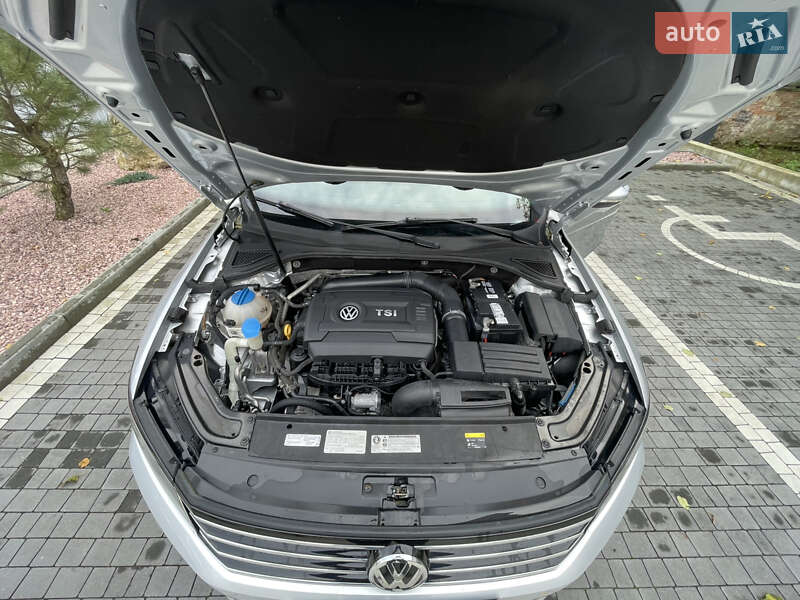 Седан Volkswagen Passat 2016 в Ровно