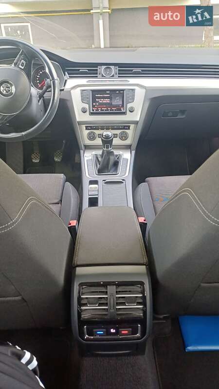 Универсал Volkswagen Passat 2015 в Львове