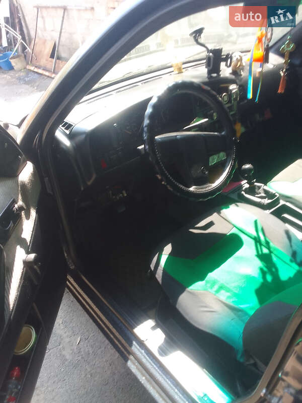 Седан Volkswagen Passat 1990 в Киеве