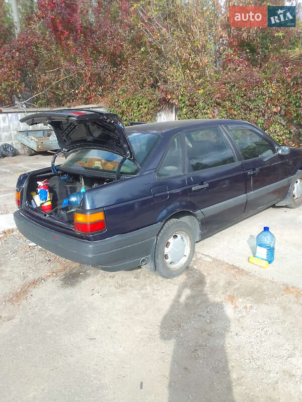 Седан Volkswagen Passat 1990 в Киеве