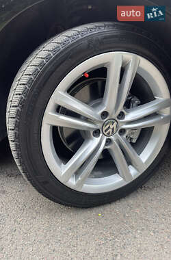 Седан Volkswagen Passat 2015 в 