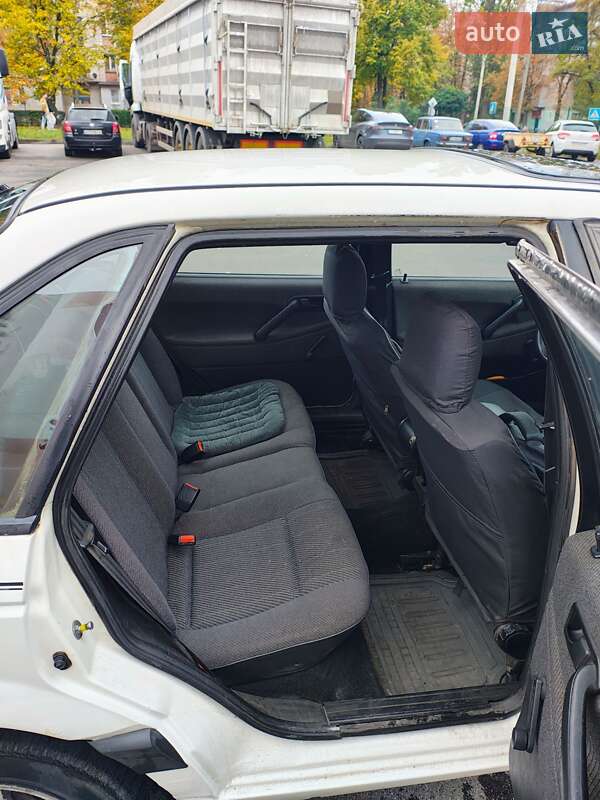 Седан Volkswagen Passat 1989 в Харкові