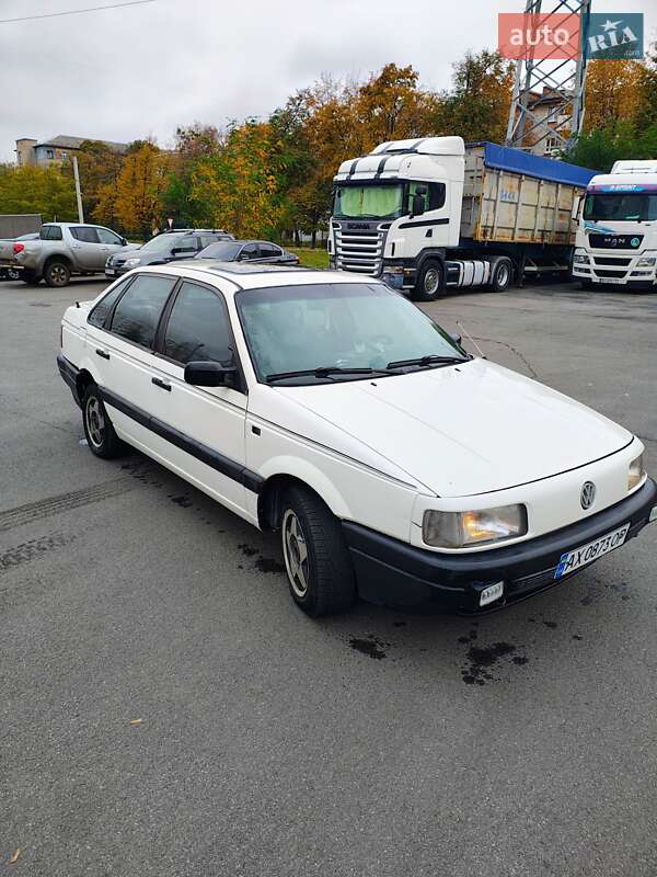 Седан Volkswagen Passat 1989 в Харкові