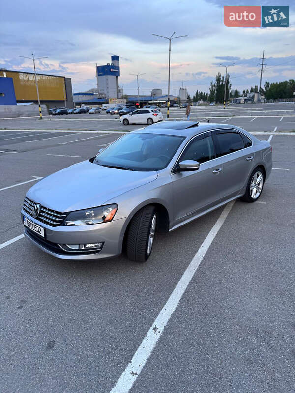 Седан Volkswagen Passat 2012 в Киеве