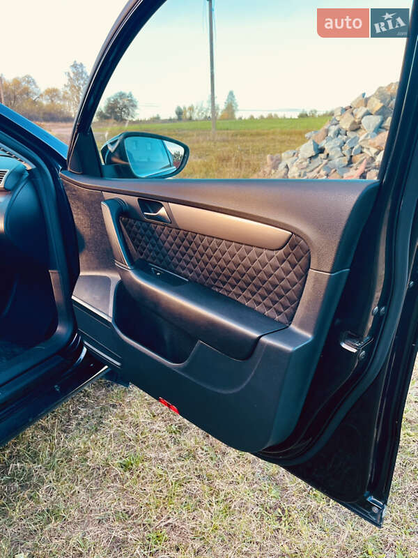 Универсал Volkswagen Passat 2011 в Коростене