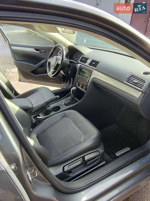 Седан Volkswagen Passat 2014 в Львові