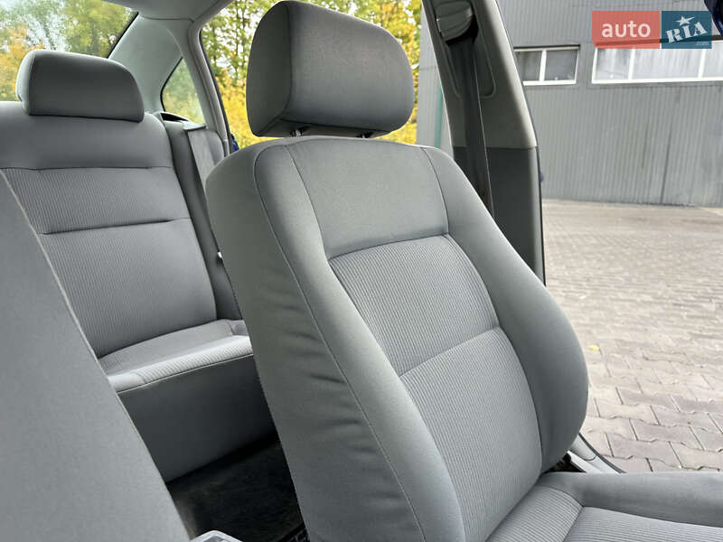 Седан Volkswagen Passat 2002 в Тернополе