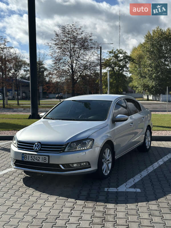 Седан Volkswagen Passat 2011 в Кременчуці