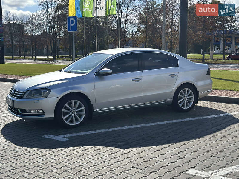 Седан Volkswagen Passat 2011 в Кременчуці