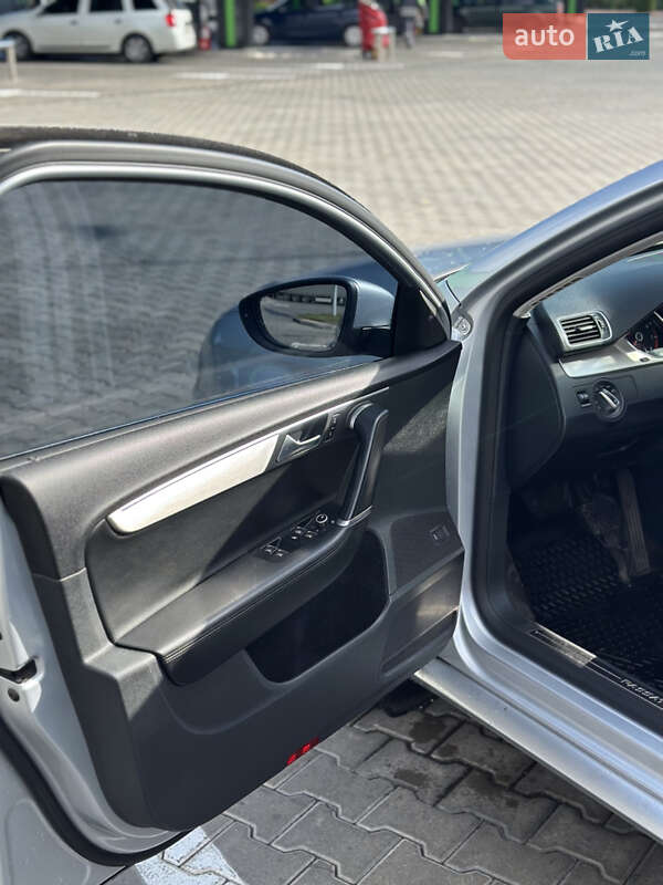 Седан Volkswagen Passat 2011 в Кременчуці