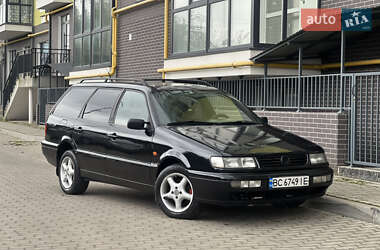 Універсал Volkswagen Passat 1994 в Жовкві