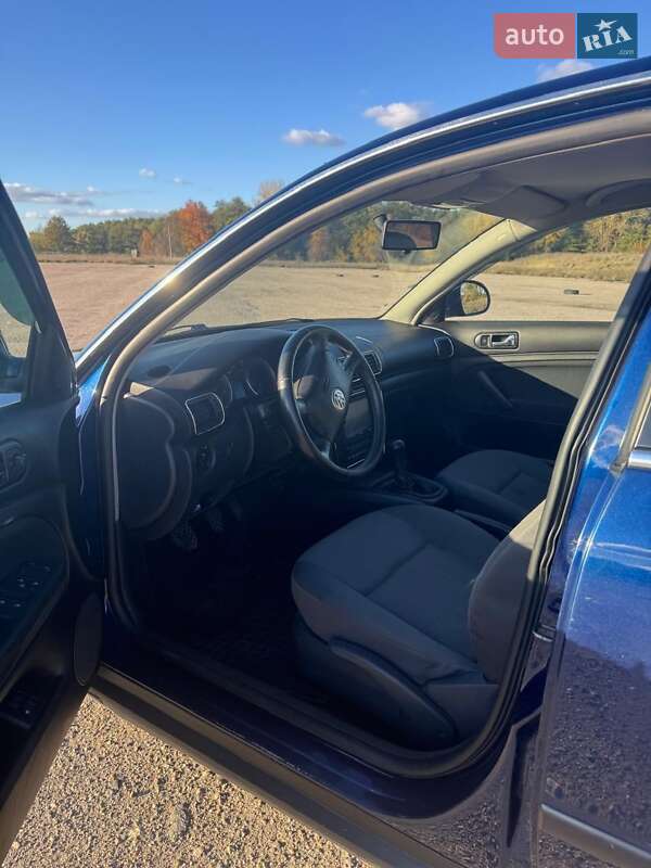 Седан Volkswagen Passat 2004 в Александровке фото 13 Седан Volkswagen Passat 2004 в Александровке