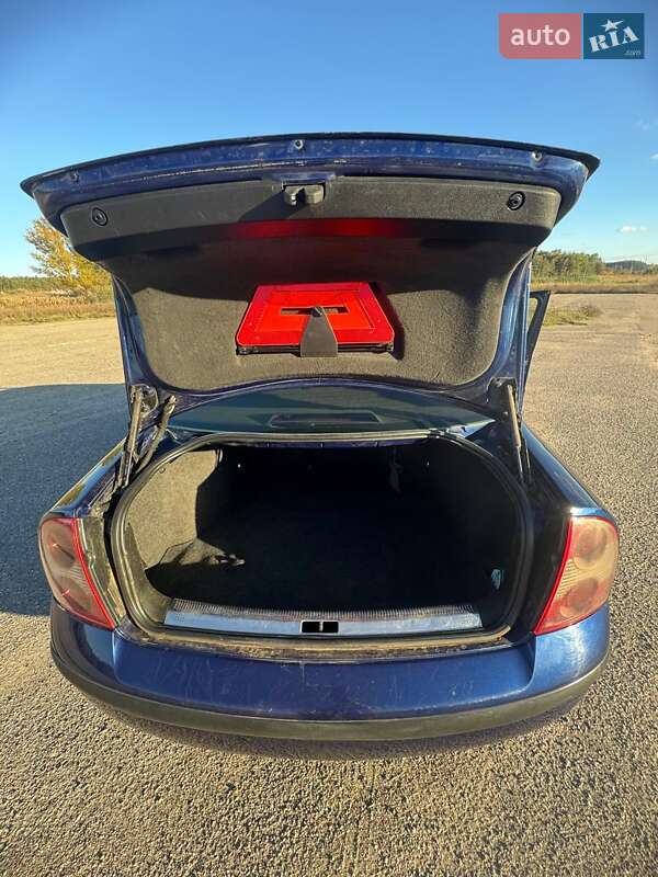 Седан Volkswagen Passat 2004 в Александровке фото 25 Седан Volkswagen Passat 2004 в Александровке