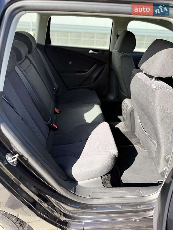 Универсал Volkswagen Passat 2010 в Ровно фото 22 Универсал Volkswagen Passat 2010 в Ровно
