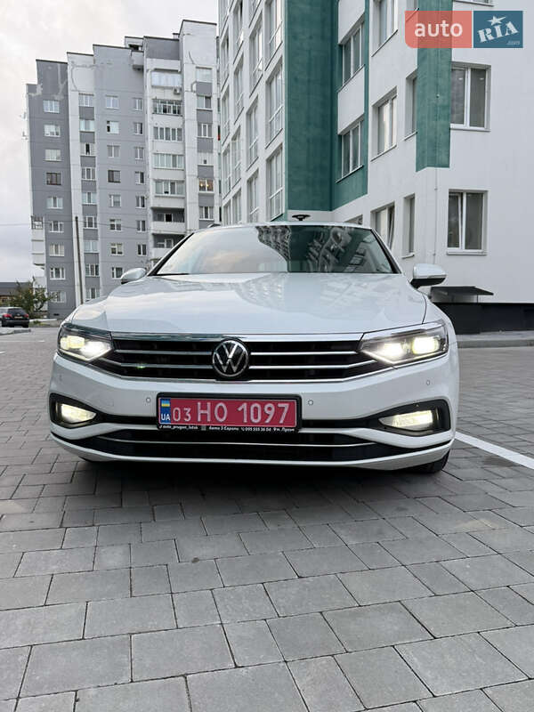 Универсал Volkswagen Passat 2022 в Вараше