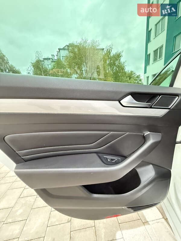 Универсал Volkswagen Passat 2022 в Вараше