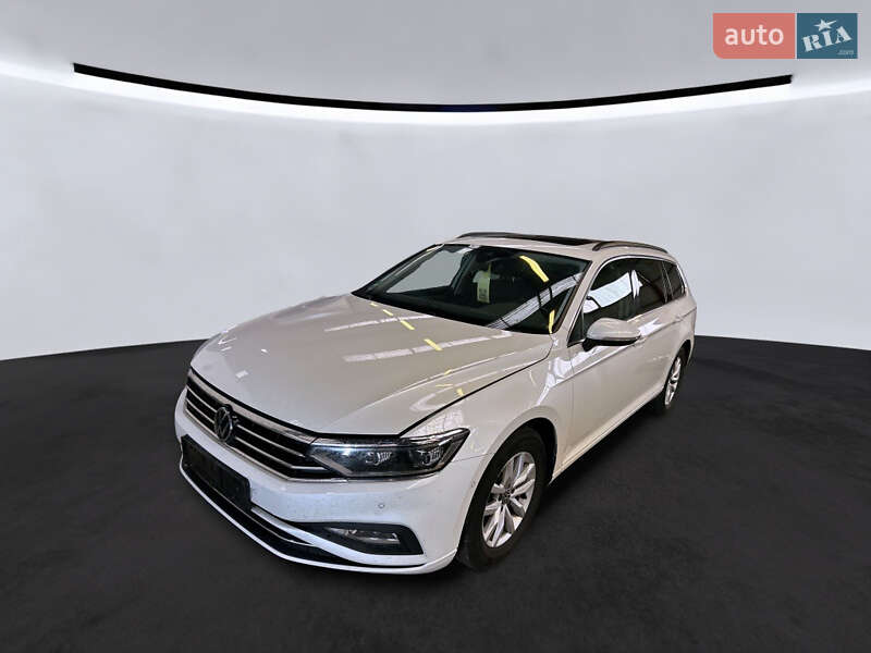 Универсал Volkswagen Passat 2022 в Вараше