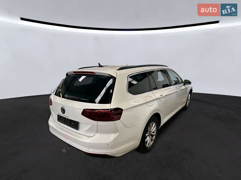 Универсал Volkswagen Passat 2022 в Вараше