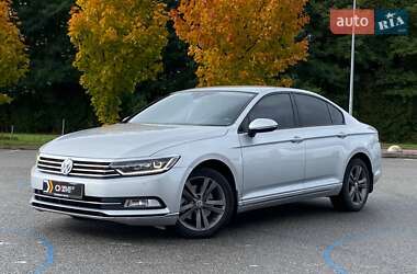 Седан Volkswagen Passat 2015 в Львове