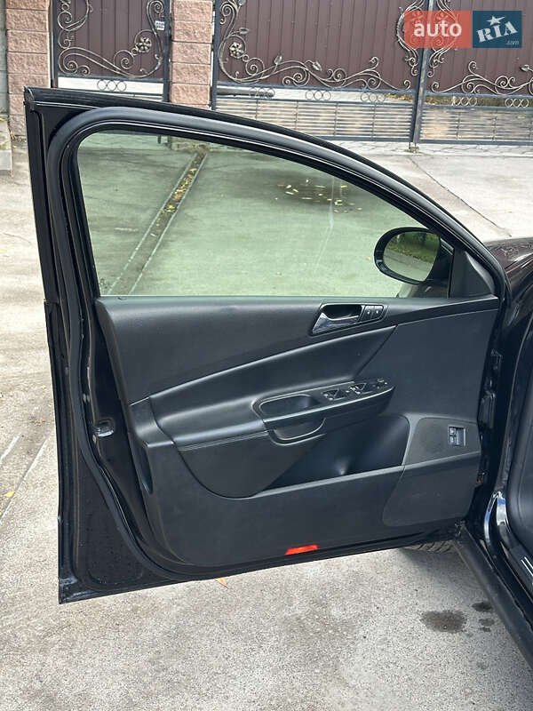 Универсал Volkswagen Passat 2006 в Ровно