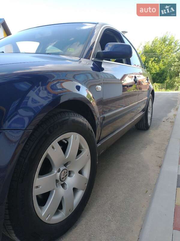 Седан Volkswagen Passat 2002 в Народичах