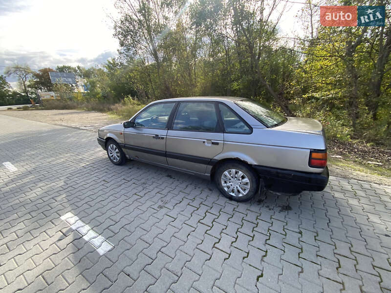 Седан Volkswagen Passat 1989 в Черновцах