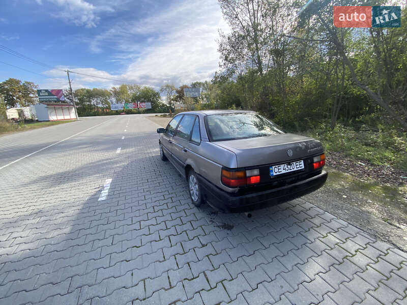 Седан Volkswagen Passat 1989 в Черновцах