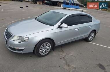 Седан Volkswagen Passat 2005 в Кременчуці