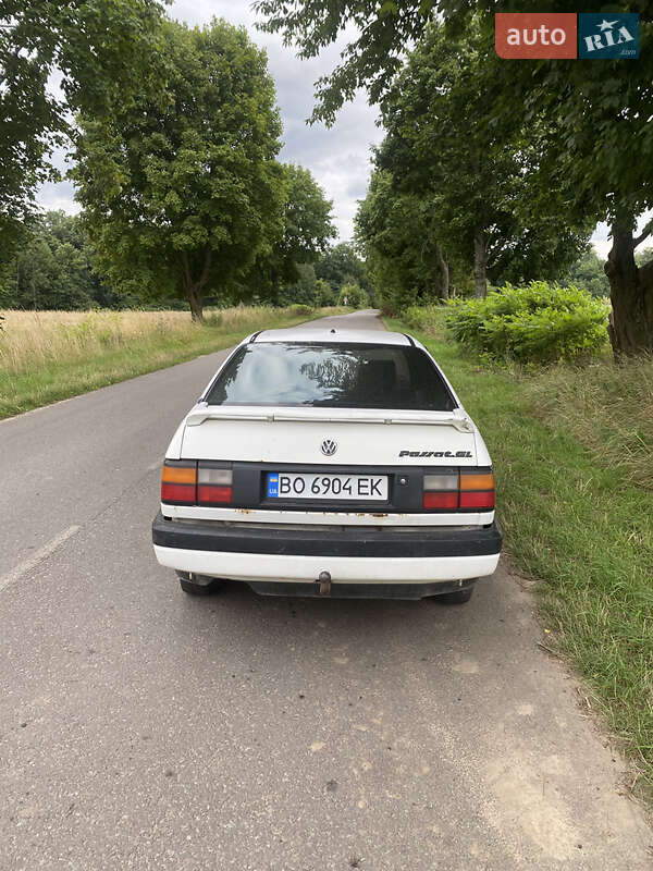 Седан Volkswagen Passat 1988 в Львове