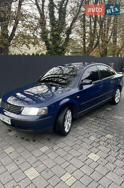 Седан Volkswagen Passat 1998 в Ужгороді