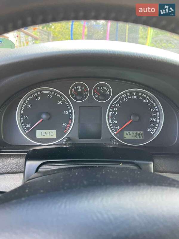 Седан Volkswagen Passat 2001 в Кицмани