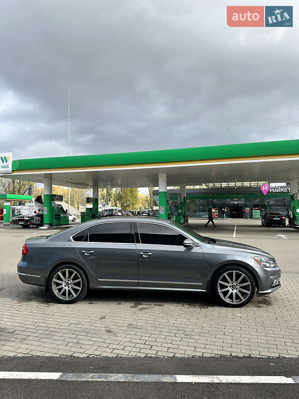 Седан Volkswagen Passat 2015 в Киеве