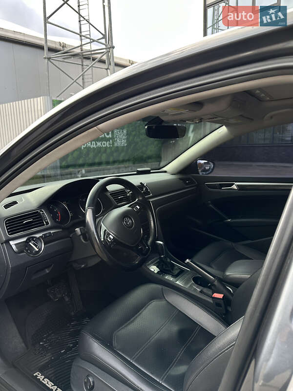 Седан Volkswagen Passat 2015 в Киеве