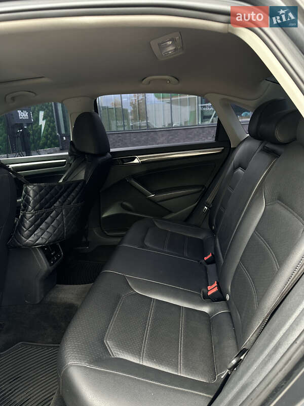 Седан Volkswagen Passat 2015 в Киеве