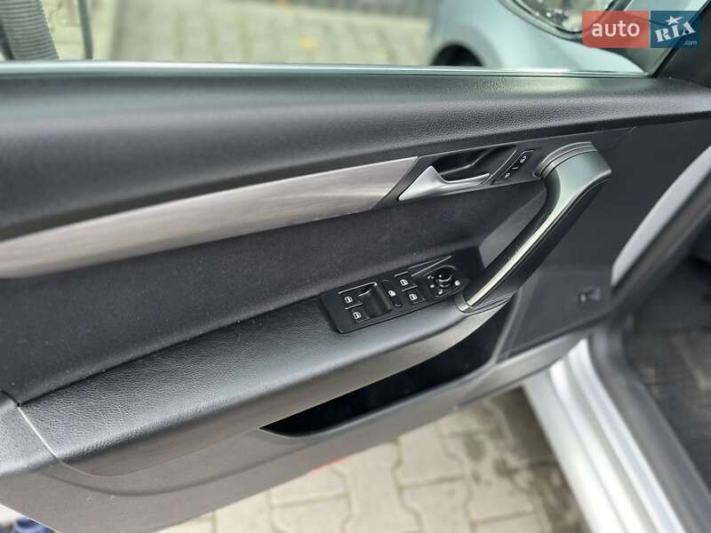 Универсал Volkswagen Passat 2011 в Дрогобыче