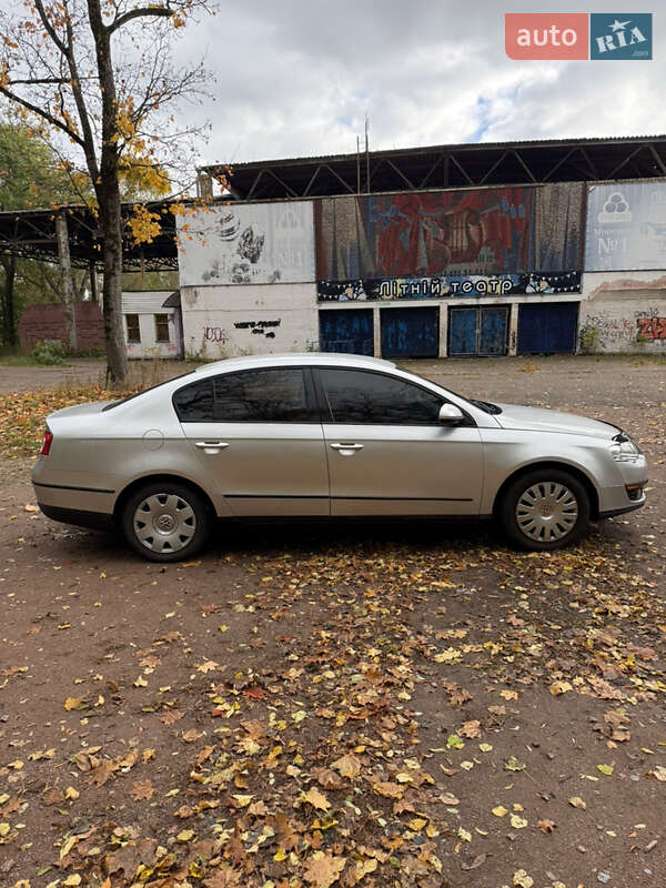 Седан Volkswagen Passat 2006 в Чернигове