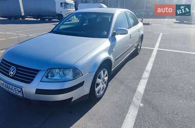 Седан Volkswagen Passat 2002 в Києві