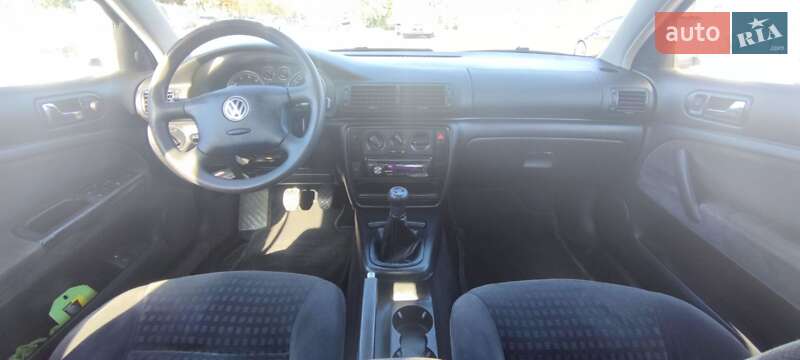 Седан Volkswagen Passat 2002 в Киеве