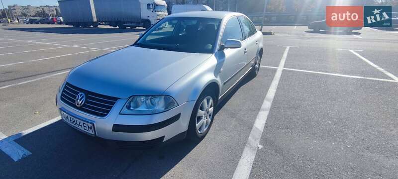 Седан Volkswagen Passat 2002 в Киеве