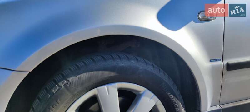 Седан Volkswagen Passat 2002 в Киеве