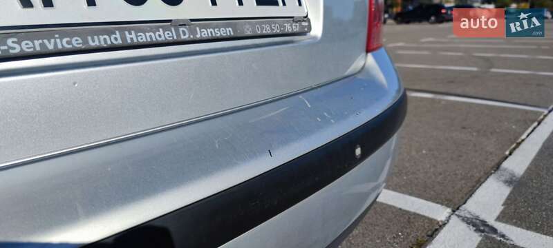 Седан Volkswagen Passat 2002 в Киеве